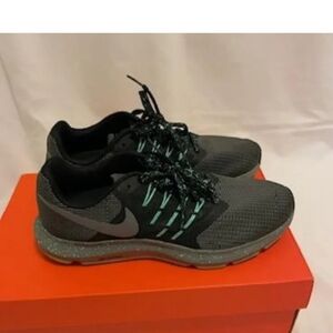 Nike Run Swift sneakers  AR1904-001 Gray Running Shoes women's Size 8.5 black